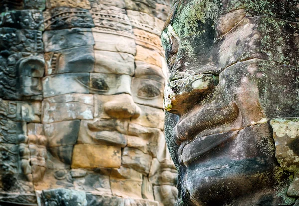 Buddha-Steingesicht im antiken Tempel. Kambodscha — Stockfoto