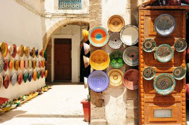 Kil: Chefchaouen, Marocco Çarşısı tabaklar, tajines ve tencere yapılmış