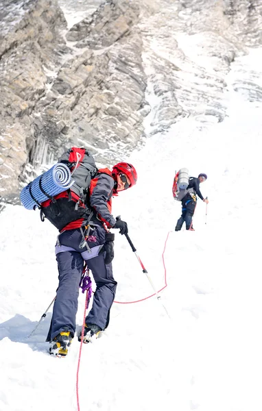 Group of climbers reaching the summit, Nepal Himalayas — Stock Photo, Image