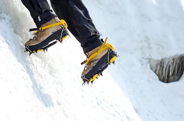 A climber reaching the summit — Stock Photo, Image