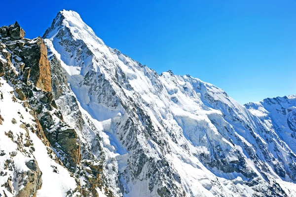 Schöne Berggipfel in Nepal. — Stockfoto