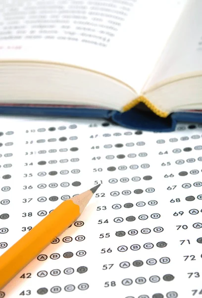 School and Education. Test paper with result — Stock Photo, Image