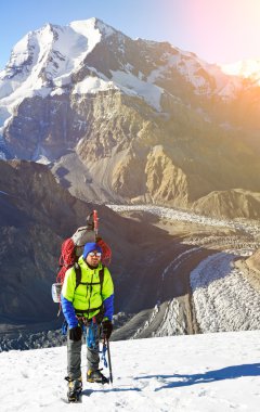 Himalaya dağlarında yürüyüş. Aktif spor kavramı