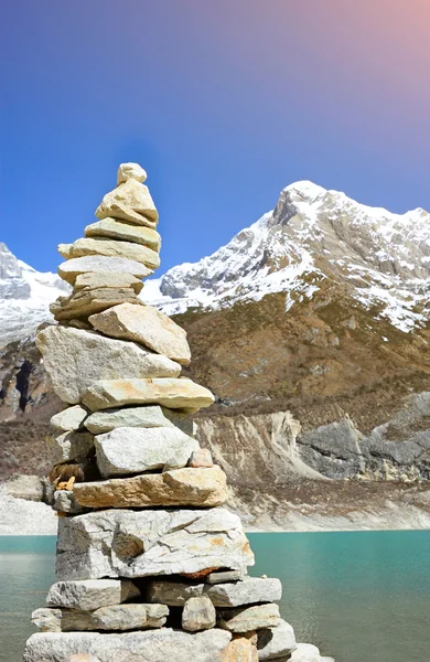 Himalayas mountain landscape with stone tower — Stock Photo, Image