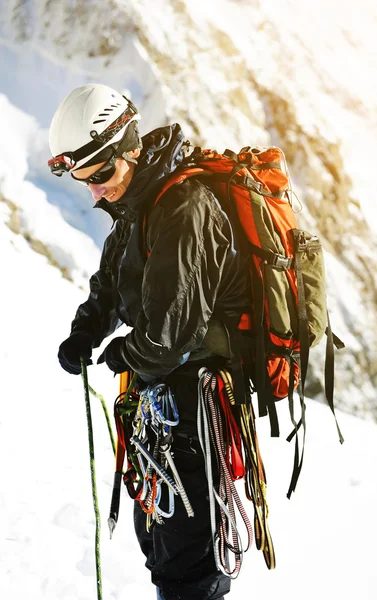 Bergsklättraren under bergerövringen — Stockfoto