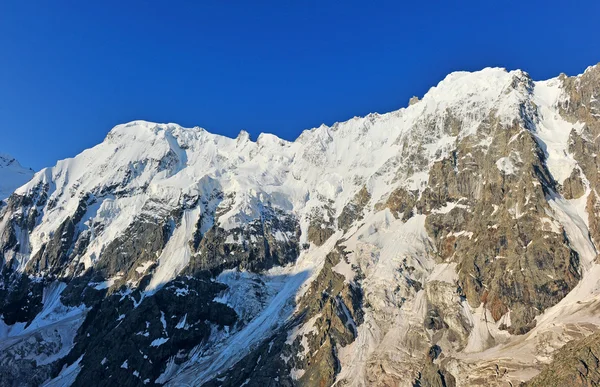 Himalaya bergen i solljus — Stockfoto