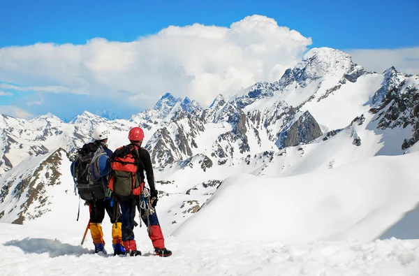 Escursioni in montagna d'inverno — Foto Stock