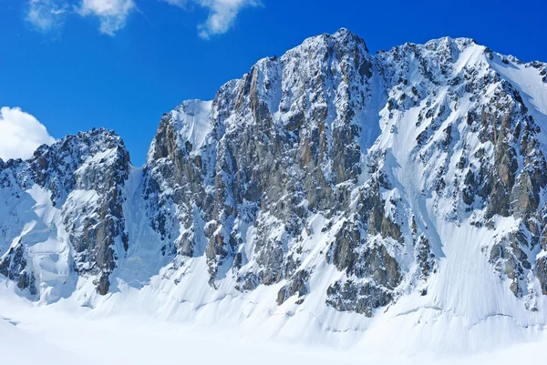 Sommet des montagnes enneigées au Népal — Photo