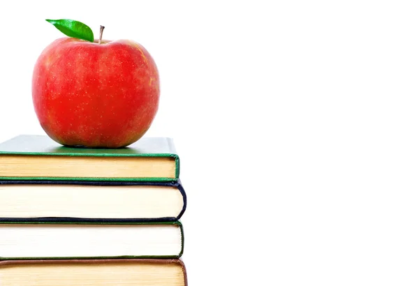 Manzana y libros sobre fondo blanco — Foto de Stock