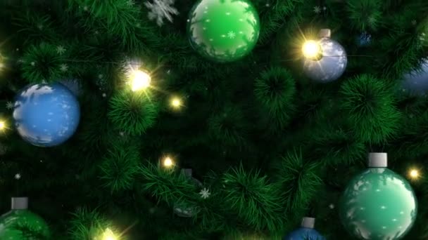Vánoční Stromek Třpytivými Žárovkami Kuličkami Padající Sněhové Vločky — Stock video