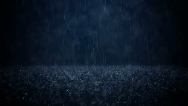 Дощ на темно-синьому фоні — стокове відео
