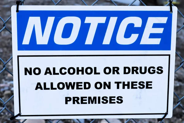 Un aviso Sin alcohol ni drogas Signo permitido — Foto de Stock