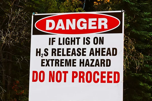 A Danger H2S Do Not Proceed sign — Stock Photo, Image