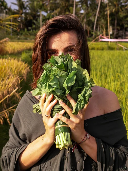 Beautiful Young Farmer Woman Ripe Green Organic Farm Field Natural — стокове фото