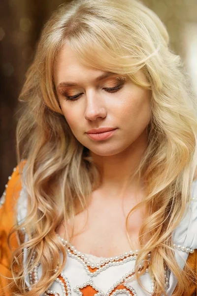 Lady in medieval costume — Stock Photo, Image