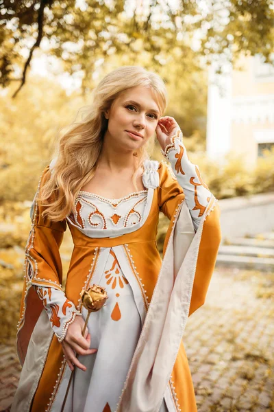 Woman in medieval dress — Stock Photo, Image