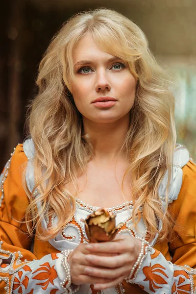 Woman in medieval dress — Stock Photo, Image