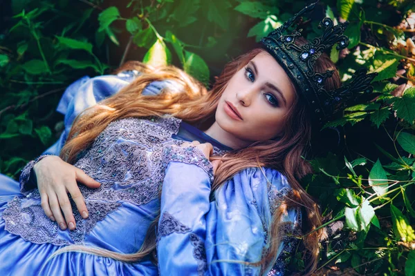 Princesa en bosque mágico — Foto de Stock