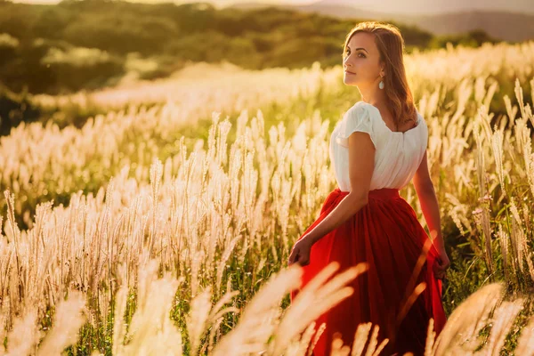 Ragazza al tramonto — Foto Stock