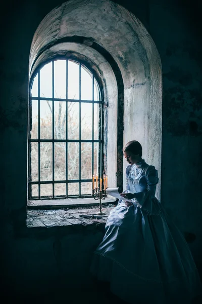 Woman in victorian dress — Stock Photo, Image