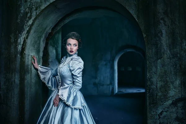 Mulher em vestido vitoriano — Fotografia de Stock