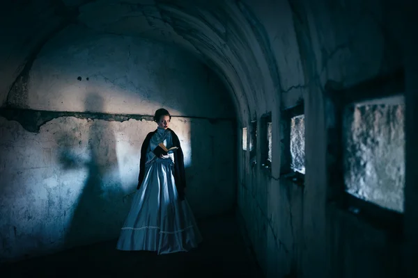 Женщина в викторианском платье Стоковое Изображение