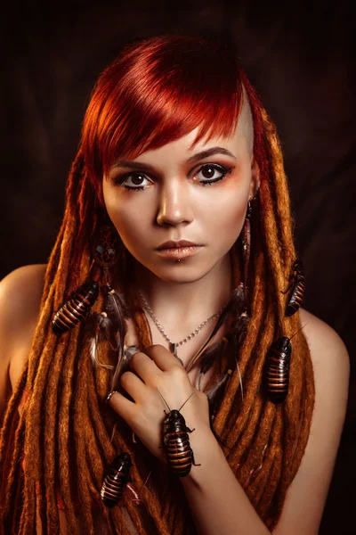 Portrait of a young woman with cockroaches — Stock Photo, Image