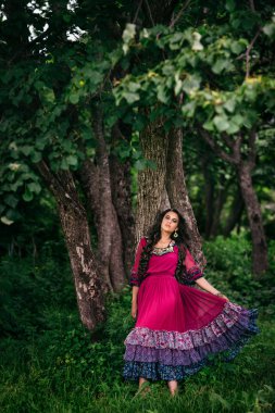 güzel kız çingene portresi