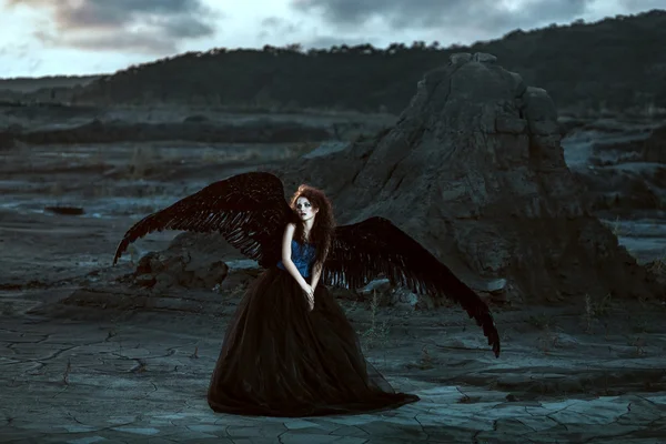 黒い翼を持つ天使 — ストック写真