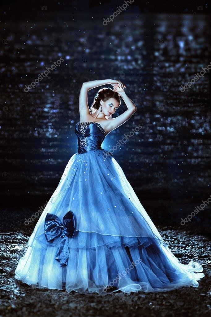 Beautiful lady in blue dress — Stock Photo © Fotolit2 95523604