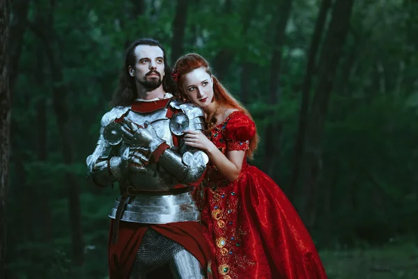 Chevalier médiéval avec dame — Photo