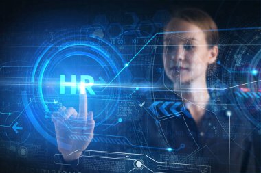 İş, teknoloji, internet ve ağ konsepti. Genç işadamı başarılı büyüme adımları üzerinde düşünüyor: HR