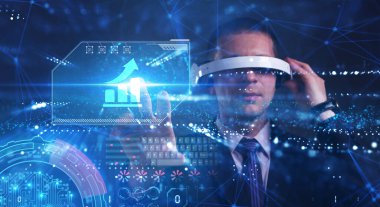 İş, Teknoloji, İnternet ve ağ konsepti. Genç işadamı geleceğin sanal ekranı üzerinde çalışıyor ve yazıyı görüyor.: 