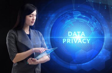 İş, Teknoloji, İnternet ve ağ konsepti. Genç işadamı geleceğin sanal ekranı üzerinde çalışıyor ve yazıyı görüyor: