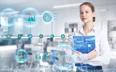 İş, teknoloji, internet ve ağ konsepti. Genç işadamı başarılı büyüme adımları üzerinde düşünüyor: Fintech