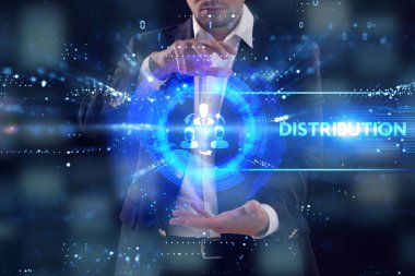 İş, Teknoloji, İnternet ve ağ konsepti. Genç işadamı geleceğin sanal ekranı üzerinde çalışıyor ve yazıyı görüyor: