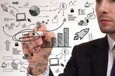 İş, teknoloji, internet ve ağ konsepti. Genç işadamı başarılı büyüme adımları üzerinde düşünüyor: lider nesil