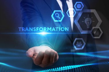 İş, Teknoloji, İnternet ve ağ konsepti. Genç işadamı geleceğin sanal ekranı üzerinde çalışıyor ve yazıyı görüyor: