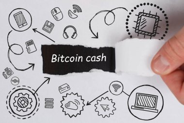 İş, Teknoloji, İnternet ve ağ konsepti. Genç işadamı geleceğin sanal ekranı üzerinde çalışıyor ve Bitcoin Cash yazısını görüyor.