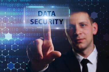 İş, Teknoloji, İnternet ve ağ konsepti. Genç işadamı geleceğin sanal ekranı üzerinde çalışıyor ve yazıyı görüyor: