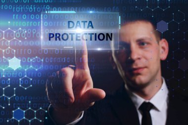 İş, Teknoloji, İnternet ve ağ konsepti. Genç işadamı geleceğin sanal ekranı üzerinde çalışıyor ve yazıyı görüyor: