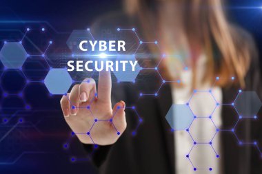 İş, Teknoloji, İnternet ve ağ konsepti. Genç işadamı geleceğin sanal ekranında çalışıyor ve yazıyı görüyor: siber güvenlik.