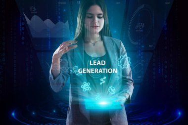 İş, Teknoloji, İnternet ve ağ konsepti. Genç işadamı geleceğin sanal ekranında çalışıyor ve yazıyı görüyor: lider nesil.