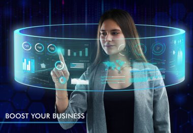 İş, Teknoloji, İnternet ve ağ konsepti. Genç işadamı geleceğin sanal ekranı üzerinde çalışıyor ve yazıyı görüyor: işinizi artırın.