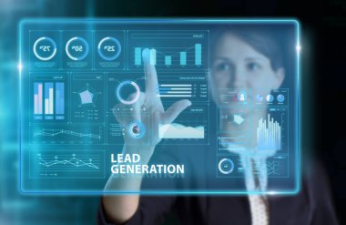 İş, Teknoloji, İnternet ve ağ konsepti. Genç işadamı geleceğin sanal ekranında çalışıyor ve yazıyı görüyor: lider nesil.