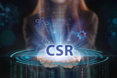 İş, Teknoloji, İnternet ve ağ konsepti. Genç işadamı geleceğin sanal ekranı üzerinde çalışıyor ve CSR yazısını görüyor.