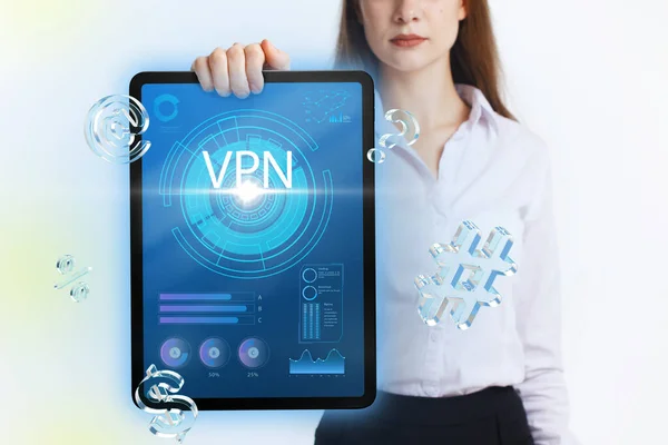 인터넷 네트워크 사업가가 미래의 화면에서 일하다가 다음과 문구를 Vpn — 스톡 사진