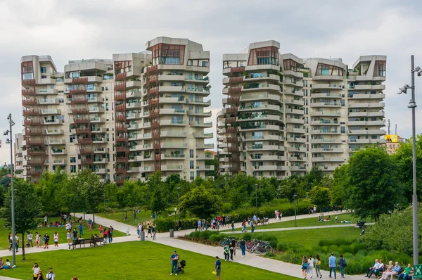 Milano, İtalya (5 Haziran 2021) - Milano 'nun yeni ayrımcılığının bazı yeni ve lüks apartmanları 