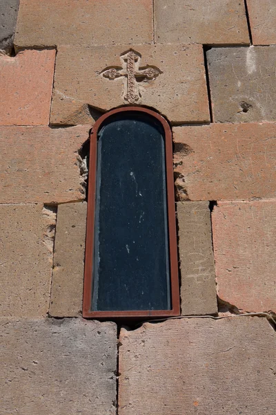 The narrow window in Khor Virap — Stock Photo, Image