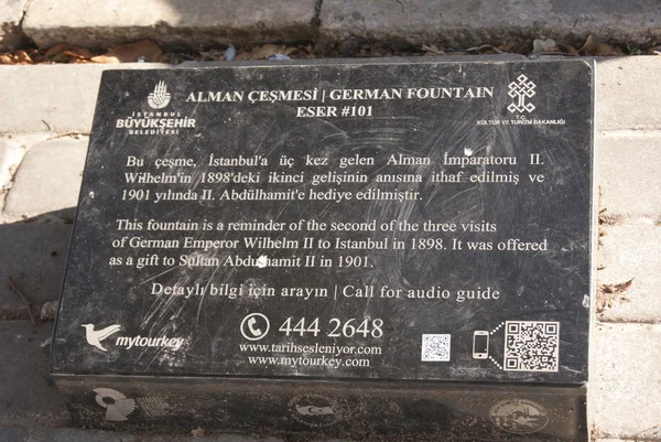 A placa de uma fonte alemã em Istambul — Fotografia de Stock